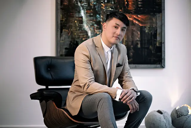 Der Sänger Akio Le wandelt musikalisch auf den Spuren von Nat King Cole | Foto: Akio