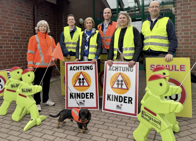 Gemeinsam für mehr Sicherheit auf dem Schulweg: Anke Grabe (v. li.), Malte Rebentisch, Katharina Köppen, Daniel Kramer, Cathrin Meinken und Steffen Kötke | Foto: Anke Grabe