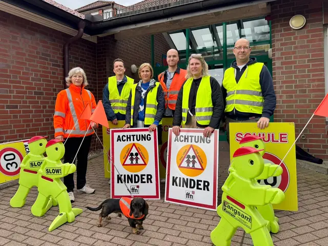 Gemeinsam für mehr Sicherheit auf dem Schulweg: Anke Grabe (v. li.), Malte Rebentisch, Katharina Köppen, Daniel Kramer, Cathrin Meinken und Steffen Kötke | Foto: Anke Grabe