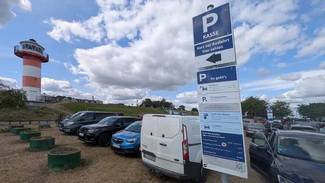 Vor ein paar Wochen wurde am Lühe-Anleger ein neues Parksystem eingeführt | Foto: jd