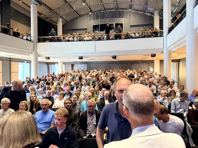 Kein Platz blieb frei in der Empore in Buchholz bei der Podiumsdiskussion der Buchholzer Wirtschaftsrunde.