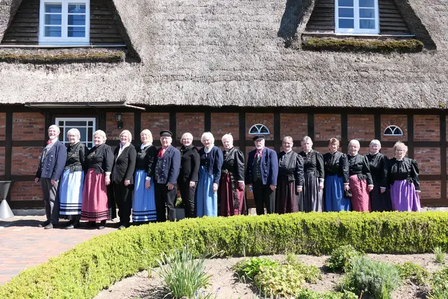 Unterstützt wird das offene Singen von den Kutenhulder Trachtensingers – so ist gleich ein voller Klang bei den Liedern garantiert | Foto: Kutenhulder Trachtensingers