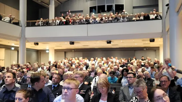 Mit 500 Gästen war die Empore voll besetzt | Foto: sh