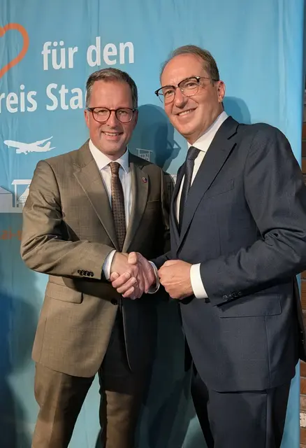 Shakehands zwischen Kai Seefried und Alexander Dobrindt | Foto: jd