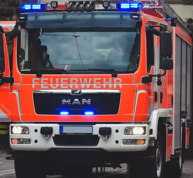 Die Polizei sucht Zeugen für den Beinaheunfall und die Leitplankenkollision | Foto: Alexas Fotos
