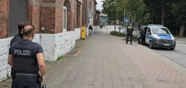 In Stade ist die Sicherheit ein großes Thema. Derzeit ist die Polizeipräsenz erheblich verstärkt worden. Auch am Stader Bahnhof führt die Polizei regelmäßig Kontrollen durch | Foto: jd