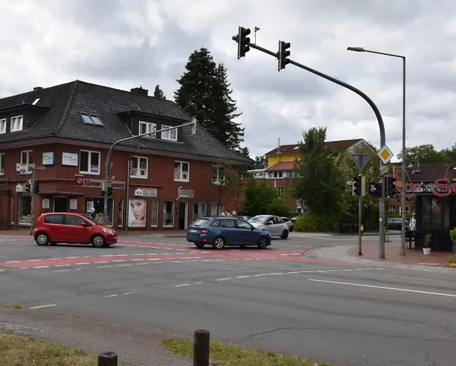 An der Kreuzung Hamburger Straße / Bendestorfer Straße kommt es öfter zu gefährlichen Situationen wegen Vorfahrtmissachtung | Foto: Axel-Holger Haase