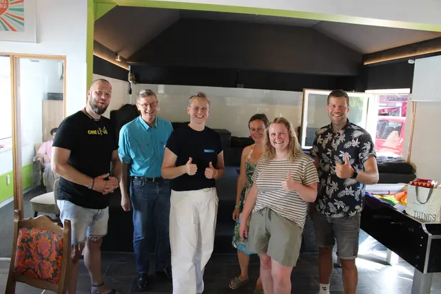 Im Jugendzentrum (v. li.): Jugendpfleger Andreas Brammer, Ordnungsamtsleiter Falk Pillath, Bürgermeisterin und Reso-Fabrik-Geschäftsführerin Bianca Tacke, Martina Brammer (Reso-Fabrik-Geschäftsführung), Jugendpflegerin Lea Tewes und Daniel Geßner (Bereichsleiter Reso-Fabrik) | Foto: ce