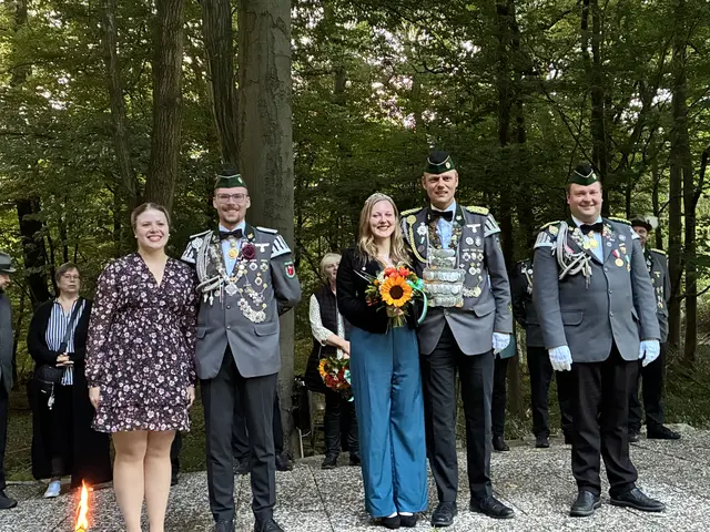 Das Adjutantenpaar Yvonne Lengning mit Christoph Spode (li.), Saskia Thiemann mit Vizekönig Arne Popp (Mi.) und Adjutant René Kochanski | Foto: Brigitte Popp