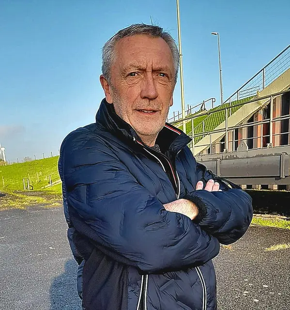 Stader Gerd Beckmann liest aus seinem Elbe-Krimi | Foto: Gerd Beckmann