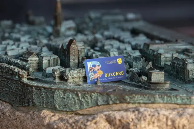 In vielen Geschäften in ganz Buxtehude einsetzbar: die BuxCard | Foto: Hansestadt Buxtehude