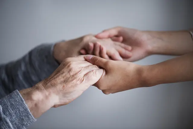 Angesichts steigender Pflegezahlen fordert der SoVD eine stärkere Altenhilfe- und Pflegeplanung im Landkreis Harburg | Foto: magnific