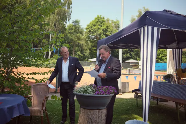 Kassenwart Jörg Dorka (li.) und Vorsitzender Thomas Ziegler bei der Begrüßung der zahlreichen Gäste | Foto: A. Follert