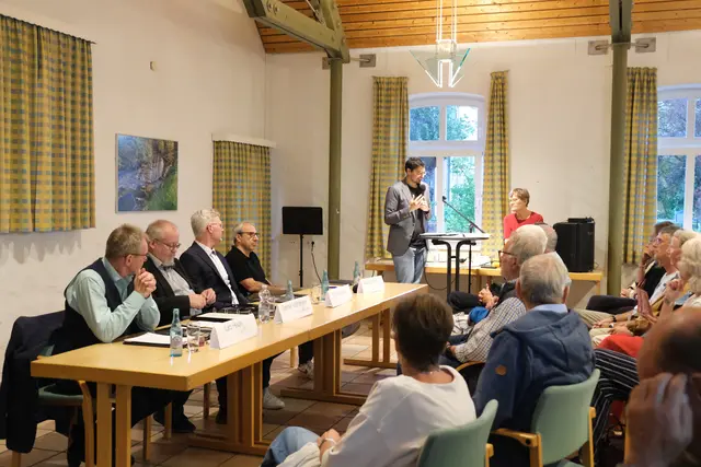 Die vier Kandidaten für das Amt des Samtgemeinde-Bürgermeisters stellen sich den Fragen 
 | Foto: Judith von Witzleben-Sadowsky