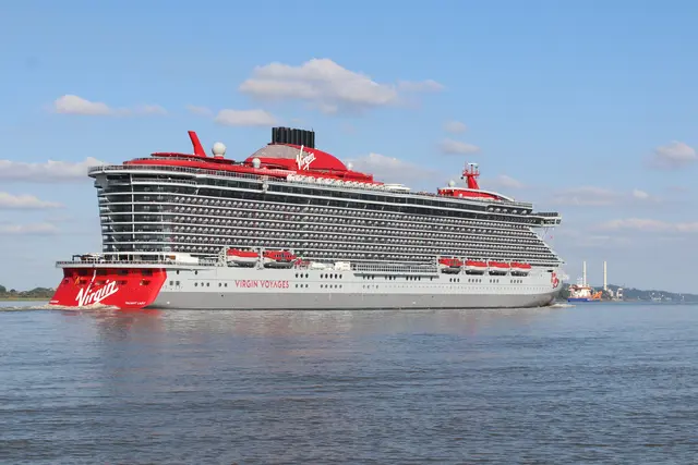 Ein imposanter Anblick: die "Valiant Lady" am Montagnachmittag auf dem Weg nach Hamburg | Foto: jd