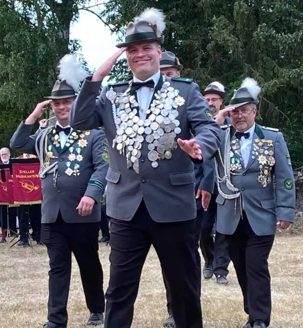 Korpskönig Renè mit Adjutanten schreitet die Front ab | Foto: SK Stelle