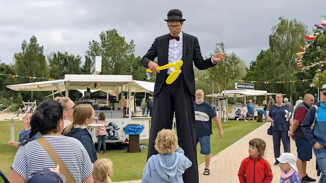 Ballontiere gab es den ganzen Tag über (nicht nur) für die kleinsten Gäste des Bürgerfestes | Foto: Jan Filter