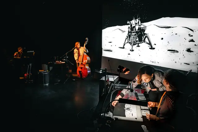 „Paper Moon – Eine poetische Reise zu den Sternen" kombiniert historische Fakten mit künstlerischer Freiheit | Foto: Dominic Sehak