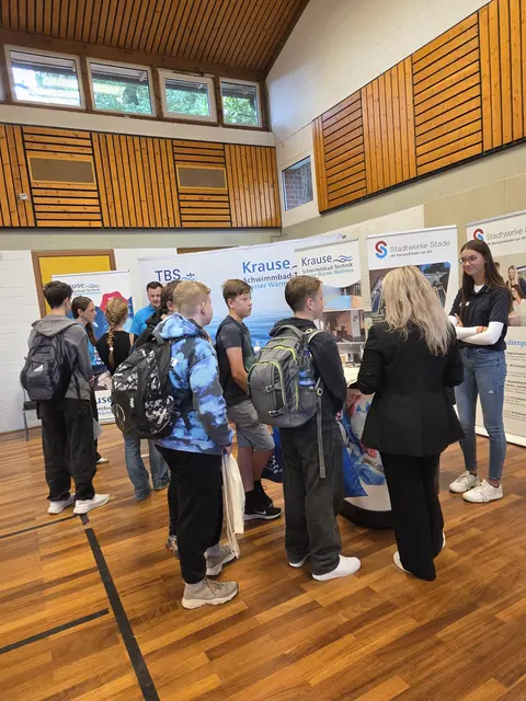 An den Messeständen gibt es Informationen zu Ausbildungen aus erster Hand | Foto: Orga-Team Allesamt-Ausbildungsbörse