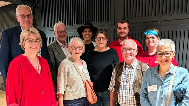 Auf Einladung der SPD und des Vereins „Pro Demokratie“ gab die Journalistin Andrea Röpke (Bildmitte) Einblicke in die lokale Rechtsextreme Szene und ihre bundesweite Vernetzung  | Foto: Jan Filter