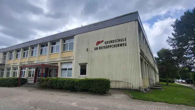 Die Grundschule am Rotkäppchenweg hat vier neue Container-Klassenräume (die Schulleitung hat dem WOCHENBLATT nicht erlaubt, die Container auf dem Schulgelände zu fotografieren)
