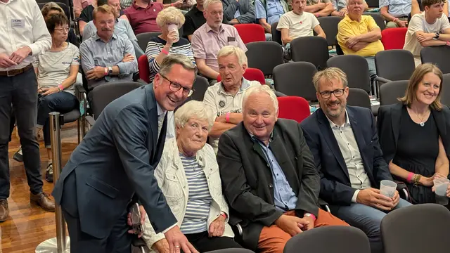 Landrat Kai Seefried im Gespräch mit CDU-Urgestein Heiner Schönecke aus dem Landkreis Harburg | Foto: jd