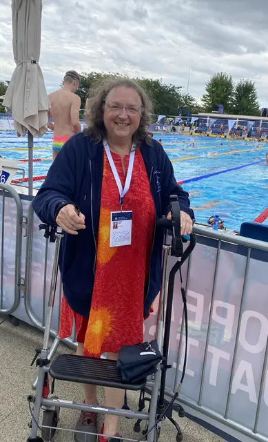 Erfolgreich im Wasser: Edith Sieg erreichte mehrere persönliche Bestzeiten und Vereinsrekorde, auch wenn sie an Land einnen Rollator nutzt | Foto: Sieg
