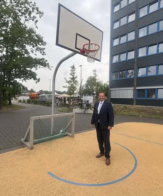 Ein Korb ist keine Option: Thorsten Heinze will junge Fachkräfte für den Landkreis Stade gewinnen und halten | Foto: sts