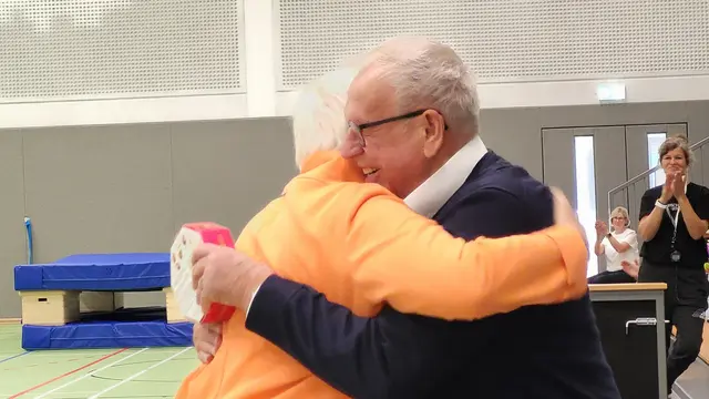 Margit Müller ist glücklich, dass die Halle fertig ist und dankte Ralf Mehrings herzlich, dessen Unternehmen die Halle plante und baute | Foto: sh