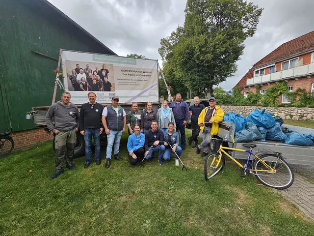 Das Müllsammeln in Wistedt machte den Teilnehmern Spass und es kam eine Menge Unrat zusammen | Foto: GfW