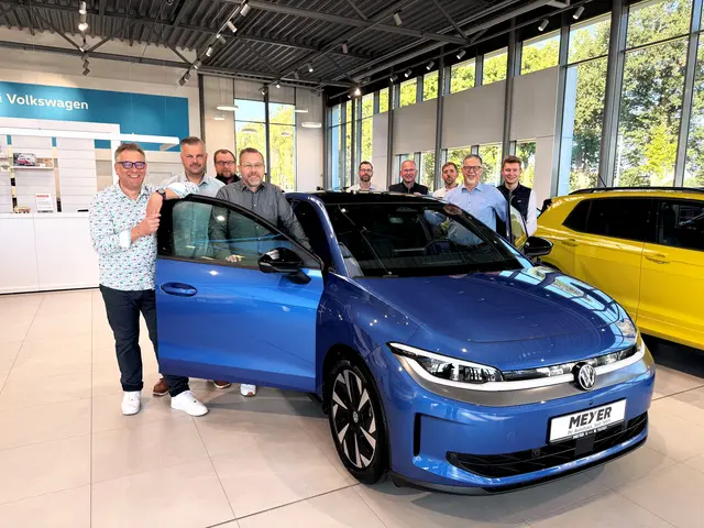 Das Team des Autohauses Meyer freut sich auf die Präsentation des neuen VW ID. Polo | Foto: Autohaus Meyer