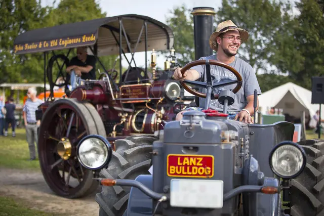 Historische Maschinen im Einsatz sehen, hören und riechen: beim Dampf- und Traktorentreffen am 12. bis 13.9. am Kiekeberg. | Foto: FLMK