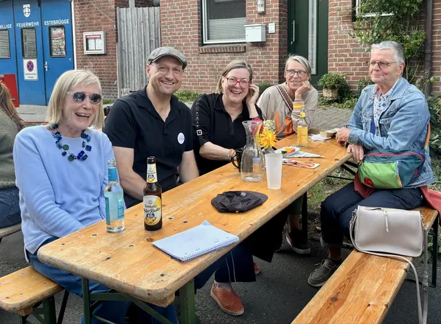 Hilde von Gilgenheimb (v.li.), Jan Sulzer, Dorte Harms-Krüger, Britta Weigand und Claus Prior beim Sommerfest der Brüggerei | Foto: sts