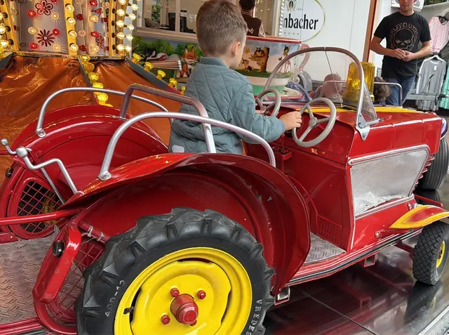 Beliebtes Fahrgeschäft bei Kindern: das Karussell  | Foto: Silke König 