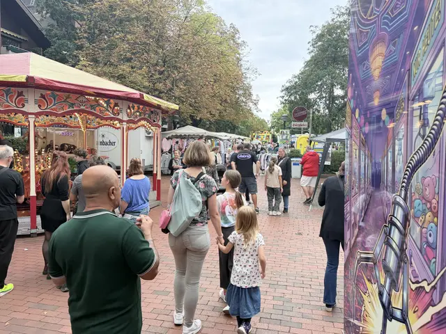 Fahrgeschäfte und Flohmarkt: die Attraktionen wechselten sich ab  | Foto: Silke König 