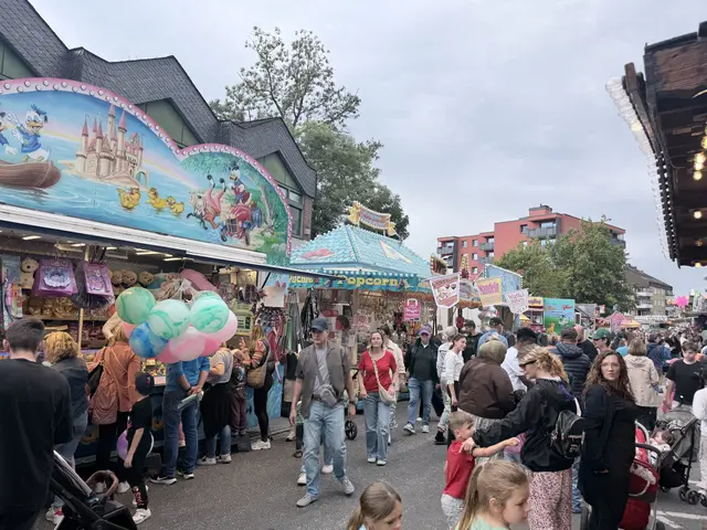 Die bunte Meile war auch am Nachmittag gut besucht  | Foto: Silke König 