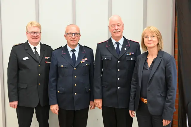 Kreisverbandsvorsitzender Jörn Petersen (v. li.) mit dem Ehrenverbandsvorsitzenden Volker Bellmann, Ehrenmitglied Jonny Anders und Kreisrätin Annerose Tiedt | Foto: Mathias Wille