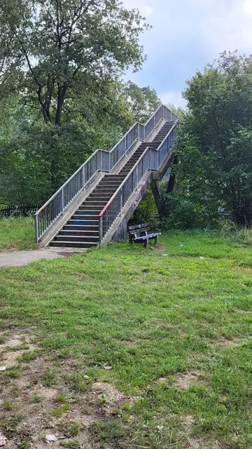 An dieser Bahnbrücke im Tostedter Düvelshöpen ereignete sich die Tat | Foto: sh