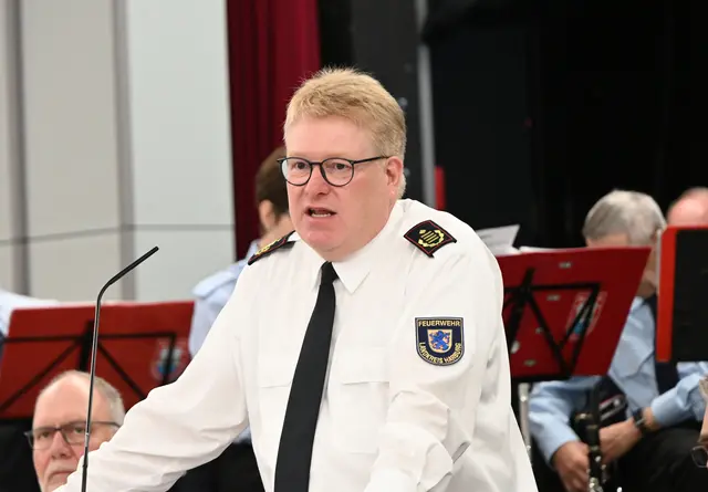 Feuerwehrkreisverbands-Vorsitzender Jörn Petersen bei seinem Bericht | Foto: Mathias Wille 