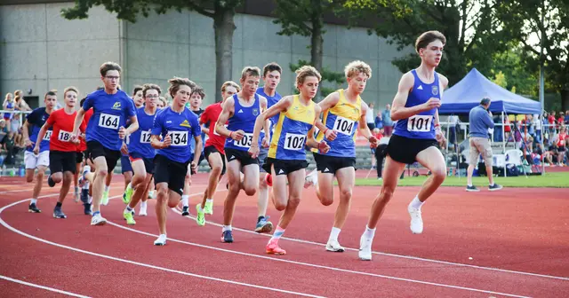 Start der Schüler über 800 Meter...
 | Foto: Erik Schwarz