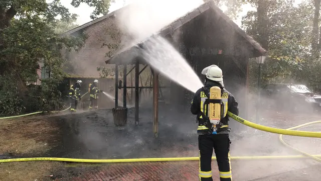Die Feuerwehr brachte die Flammen schnell unter Kontrolle | Foto: Rolf Hillyer-Funke/Feuerwehren SG Oldendorf-Himmelpforten