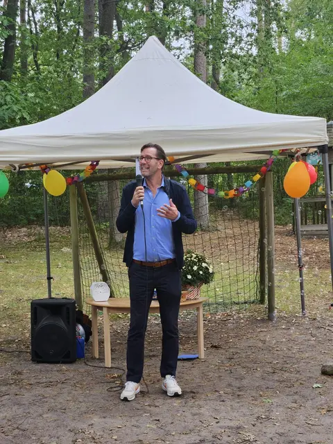 Ortsbürgermeister Bernhard Unger dankte dem Team des  | Foto: Verein