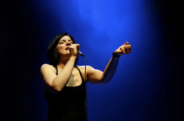 Jasmin Tabatabais aktuelles Programm „Jagd auf Rehe“ ist eine faszinierende Melange aus Chanson, Jazz und cineastischen Klangwelten | Foto: Anne Bonkowski