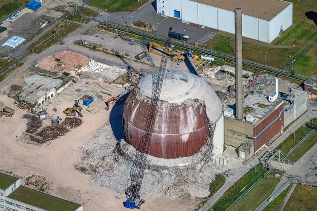 Das AKW Stade aus der Luft. Die Aufnahme entstand Ende Juli | Foto: Martin Elsen/nord-luftbilder.de