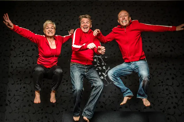Auf dem Sprung nach Winsen: das Impro-Theater „Steife Brise“ | Foto: Fabian Hammerl