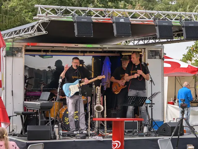In den Luhegärten gab es unter anderem mit "Schubi und den Spätzündern" Blues Rock | Foto: Jan Filter