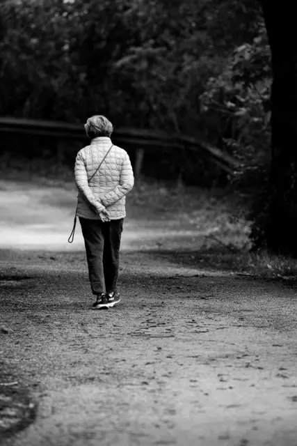Nachts sollten Fußgänger sehr vorsichtig sein: Sie werden oft Opfer von Dieben | Foto: Chris F.