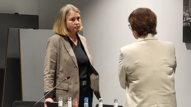 Stadtbaurätin Michaela Springhorn (li.) nach ihrer überraschenden Aussage im Gespräch mit Bürgermeisterin Katja Oldenburg-Schmidt