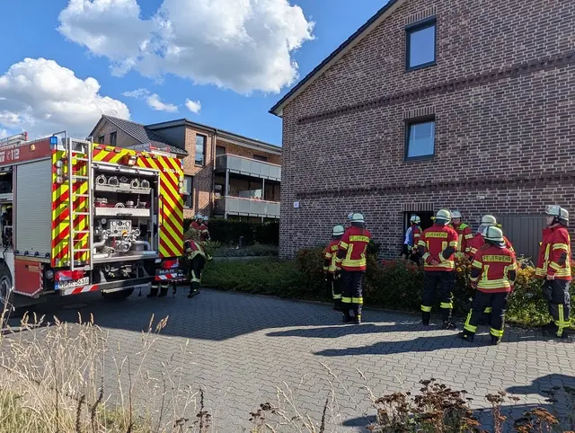 Die Feuerwehr wurde am Mittwoch zu einem Brand in die Straße An den Wiesen gerufen | Foto: FF Hanstedt