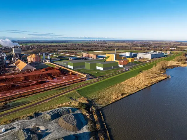 Die Visualisierung zeigt das geplante Kraftwerk nördlich des Stader Seehafens. Links befindet sich das Werksgelände von AOS  | Foto: Hansekraft
